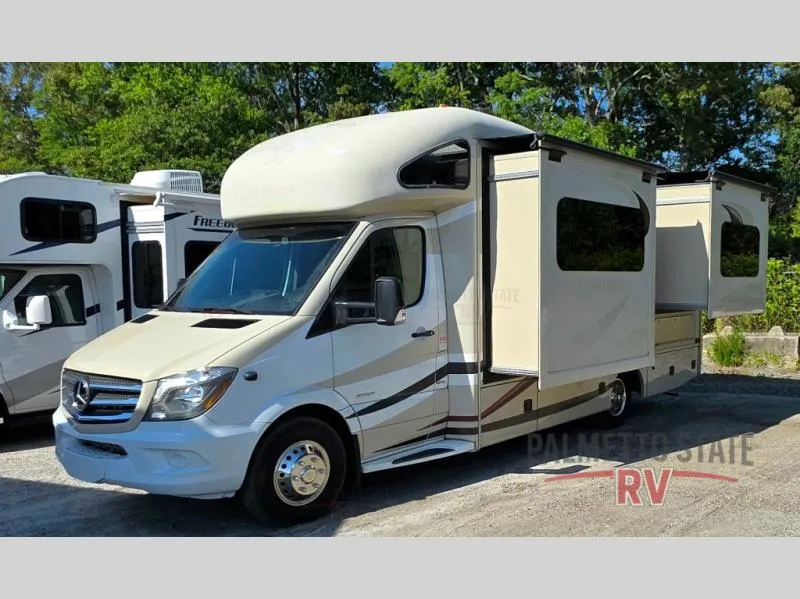 2017 Thor Motor Coach Citation 24SS - Photo 2