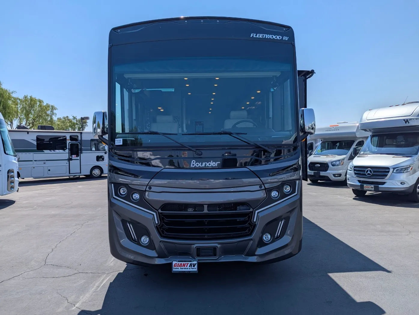 2026 Fleetwood Bounder 33C - Photo 3