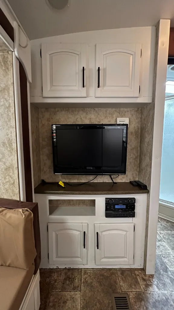 2012 Keystone Cougar XLite 24RLS - Photo 3