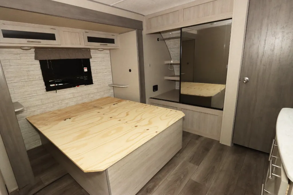 2023 Coachmen Catalina Legacy Edition 343BHTS (2 Queen Beds), Photos photo 13