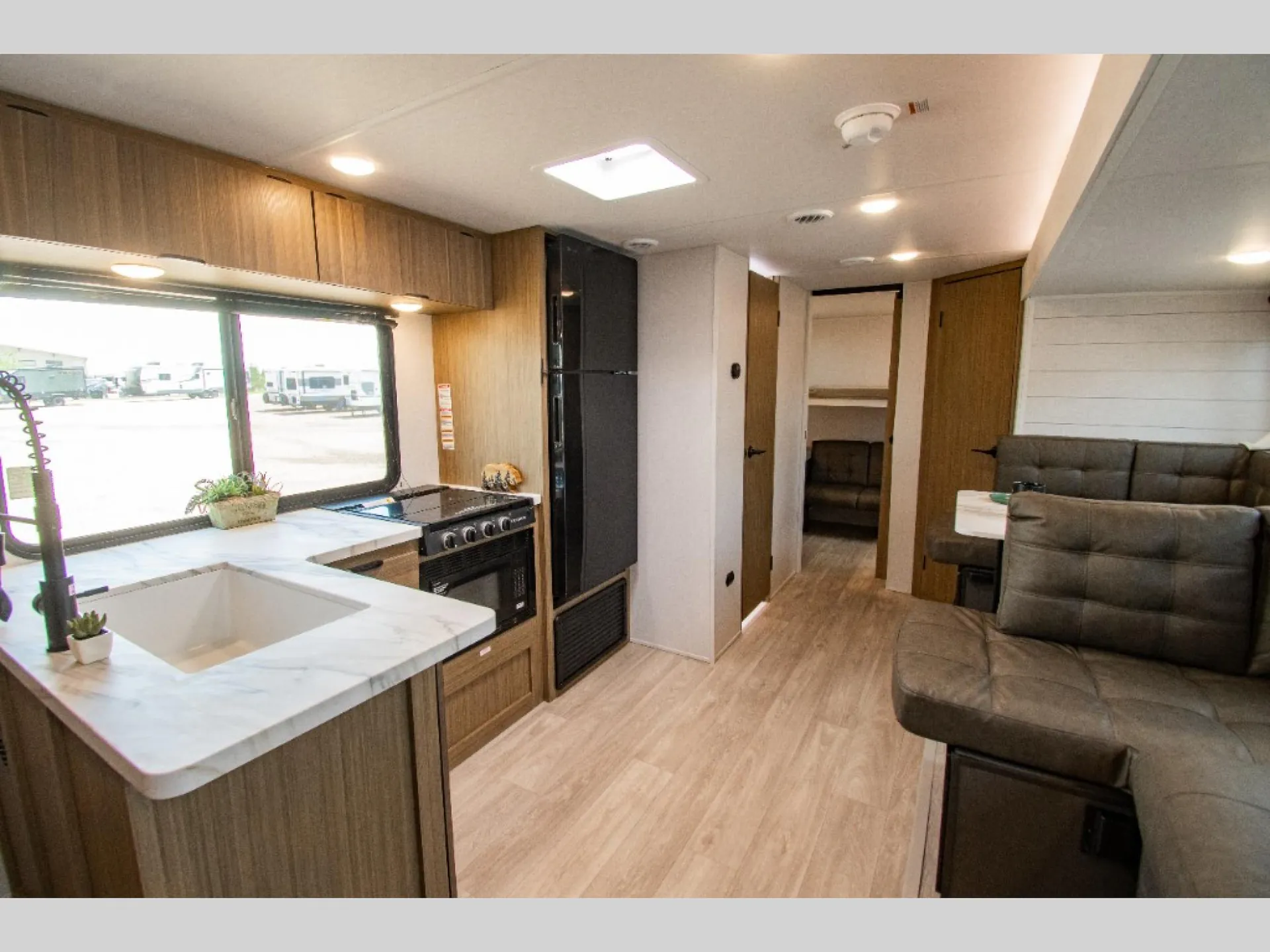 2027 Forest River RV WILDWOOD X-LITE 273QBXL — Photo 5