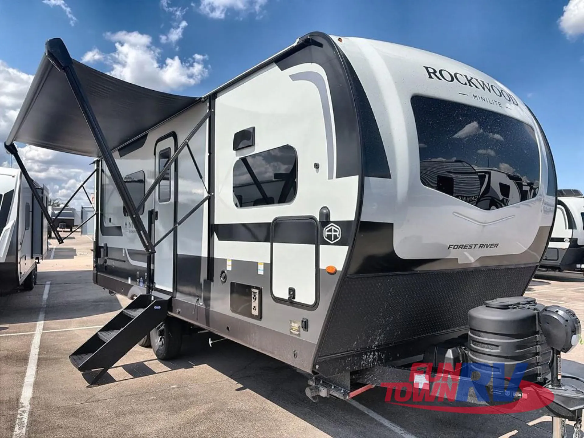 2027 Forest River Rockwood Mini Lite 2523MBR