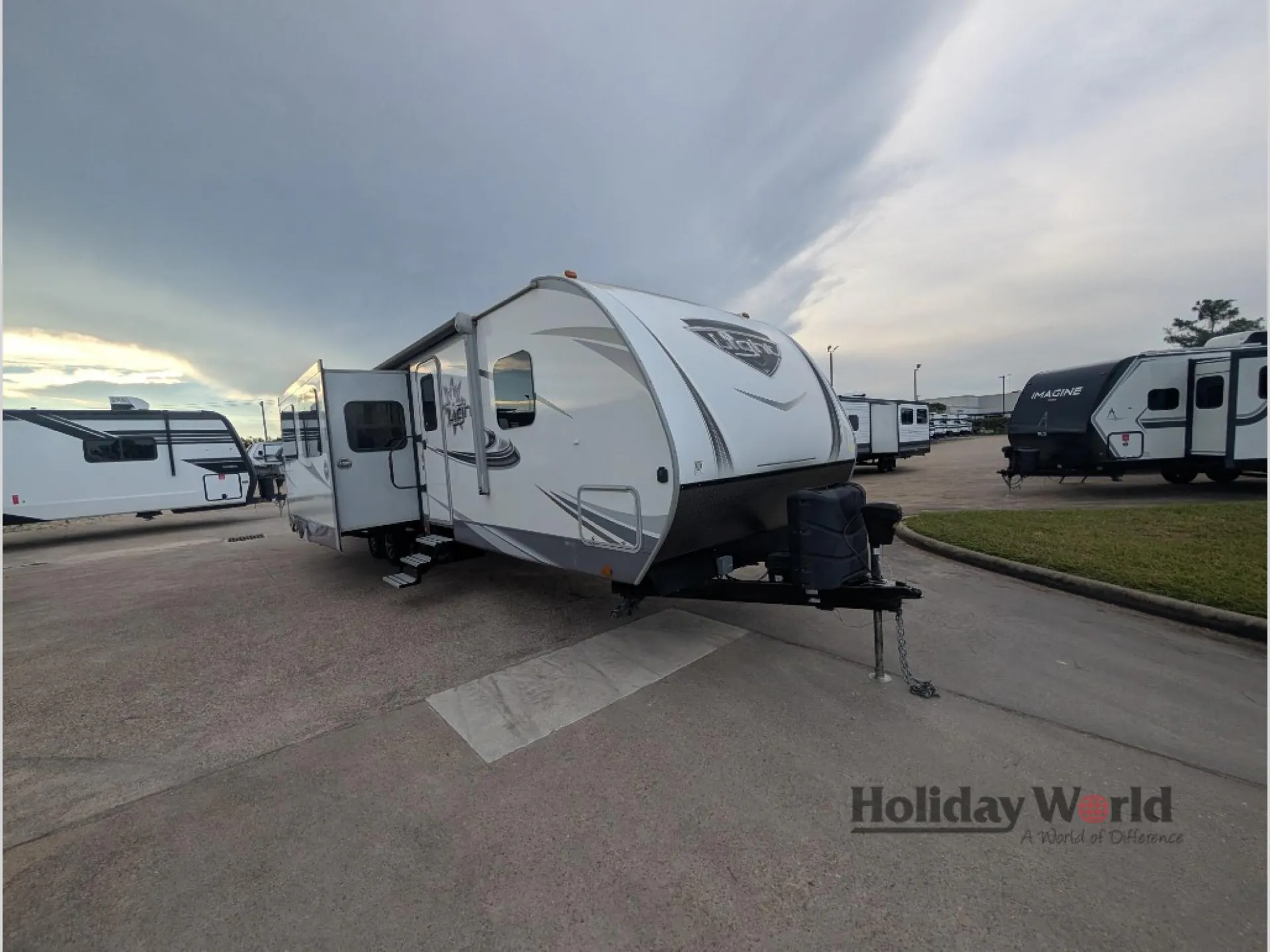 2018 Highland Ridge Light 312BHS - Photo 2