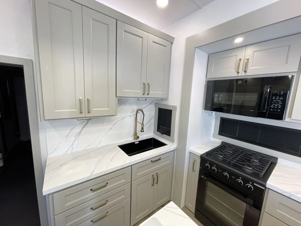 2026 Brinkley Model G 3950, Photos photo 23
