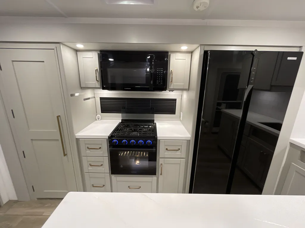 2025 Brinkley Model Z AIR 295, Photos photo 13