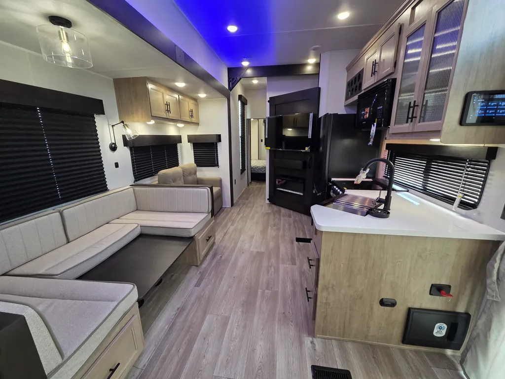2027 Forest River Cherokee Timberwolf 39DC, Photos photo 5
