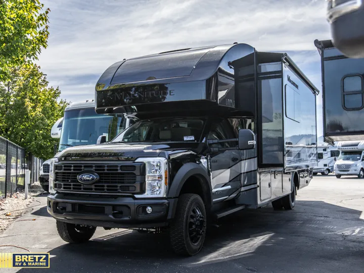 2027 Thor Motor Coach Magnitude Z30 - Photo 2
