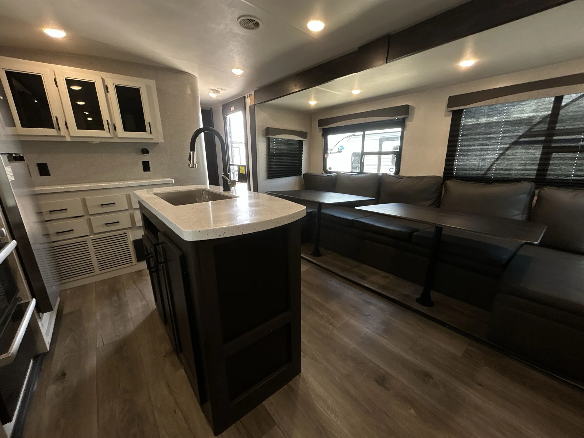 2021 Highland Ridge Light 312BHS — living area main