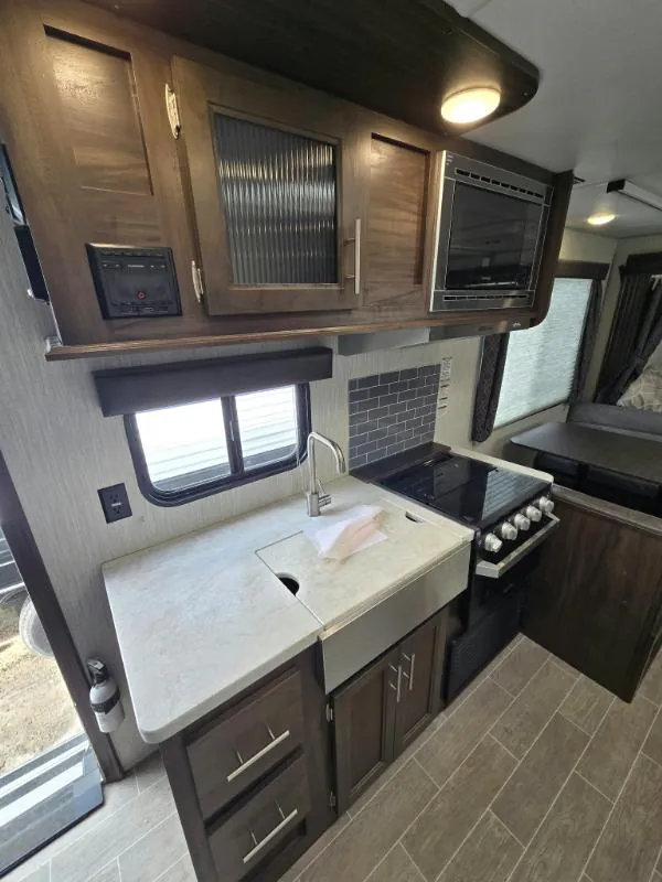 2020 Forest River Cherokee Grey Wolf 19SM, Photos photo 3