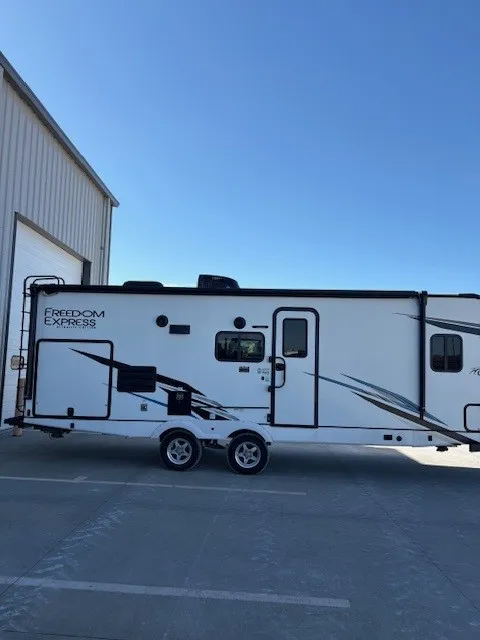 2023 Coachmen Freedom Express 252RBS - Photo 3