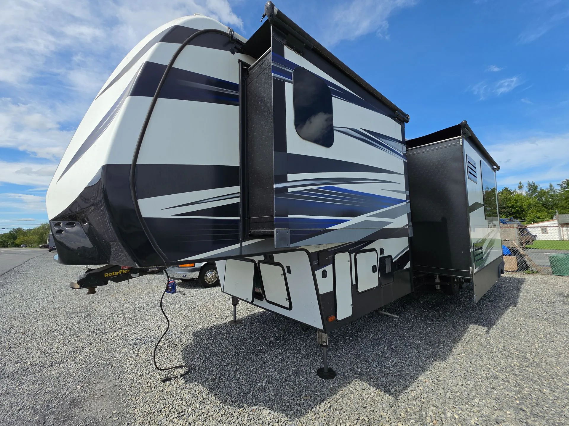 2018 Keystone Fuzion 369 - Photo 2