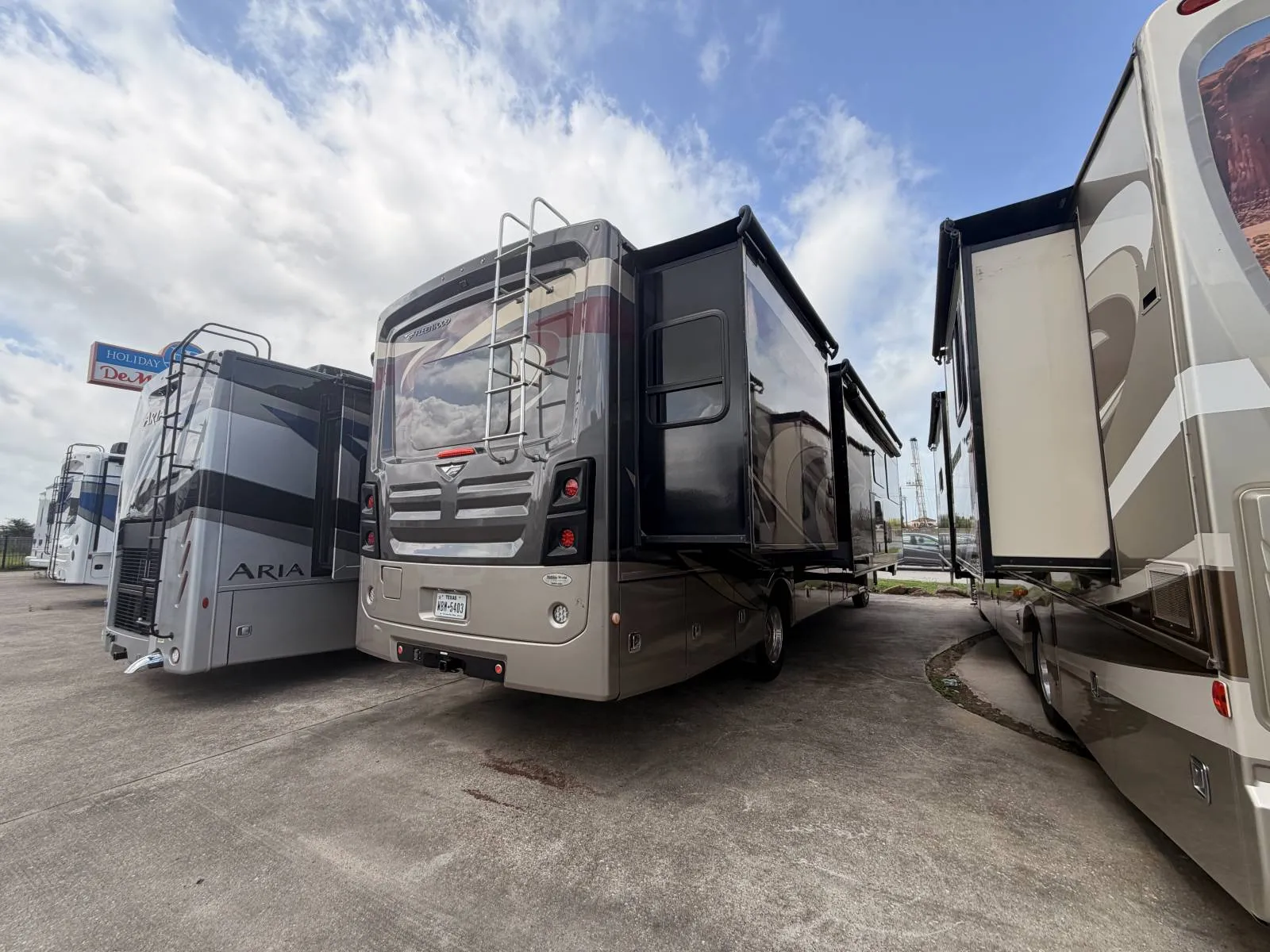 2018 Fleetwood Bounder 35P - Photo 3