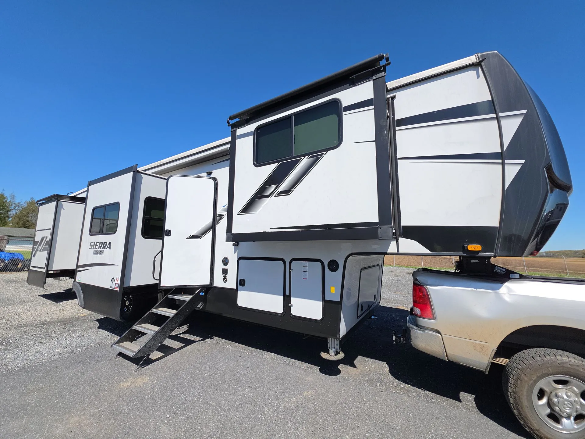 2022 Forest River Sierra Luxury 38FKOK - Photo 2