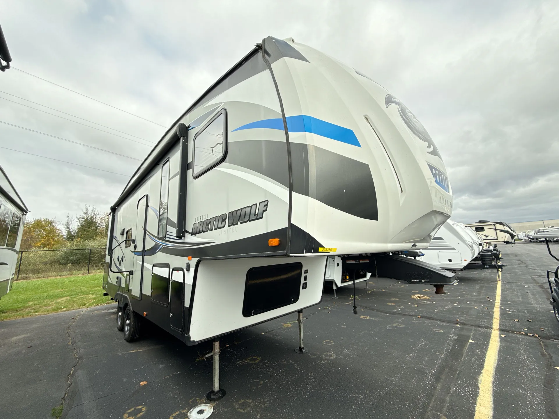 2018 Forest River Cherokee Arctic Wolf 255DRL4 - Photo 2