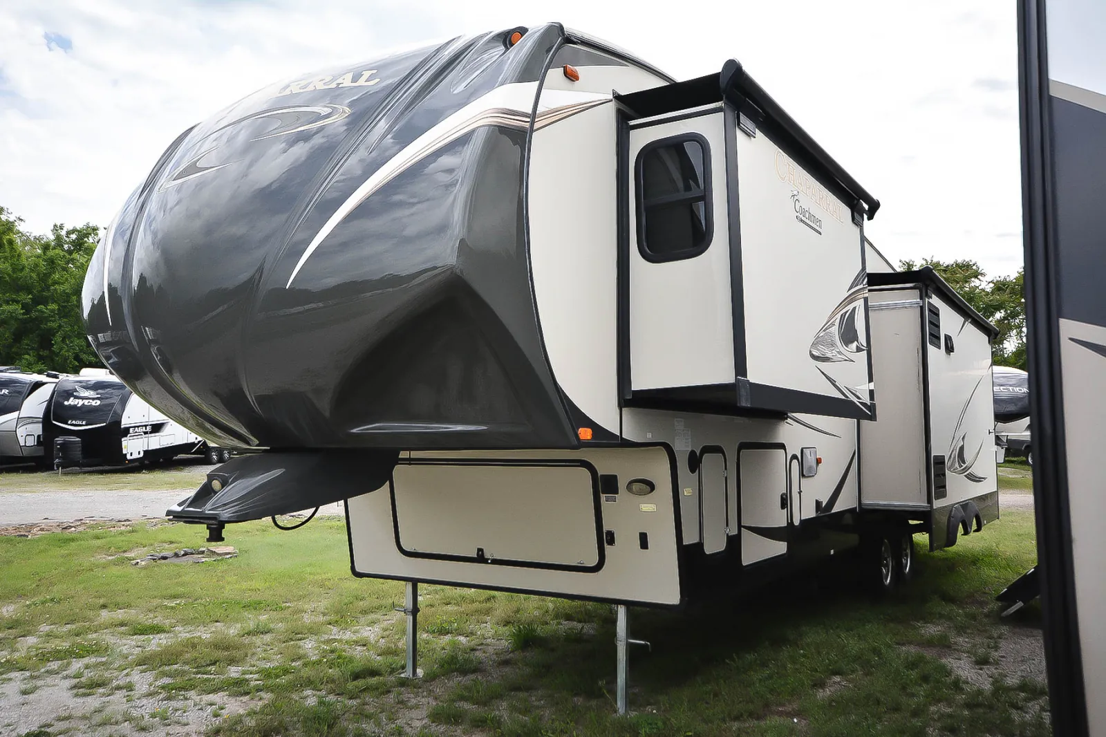2014 Coachmen Chaparral 329MKS - Photo 4