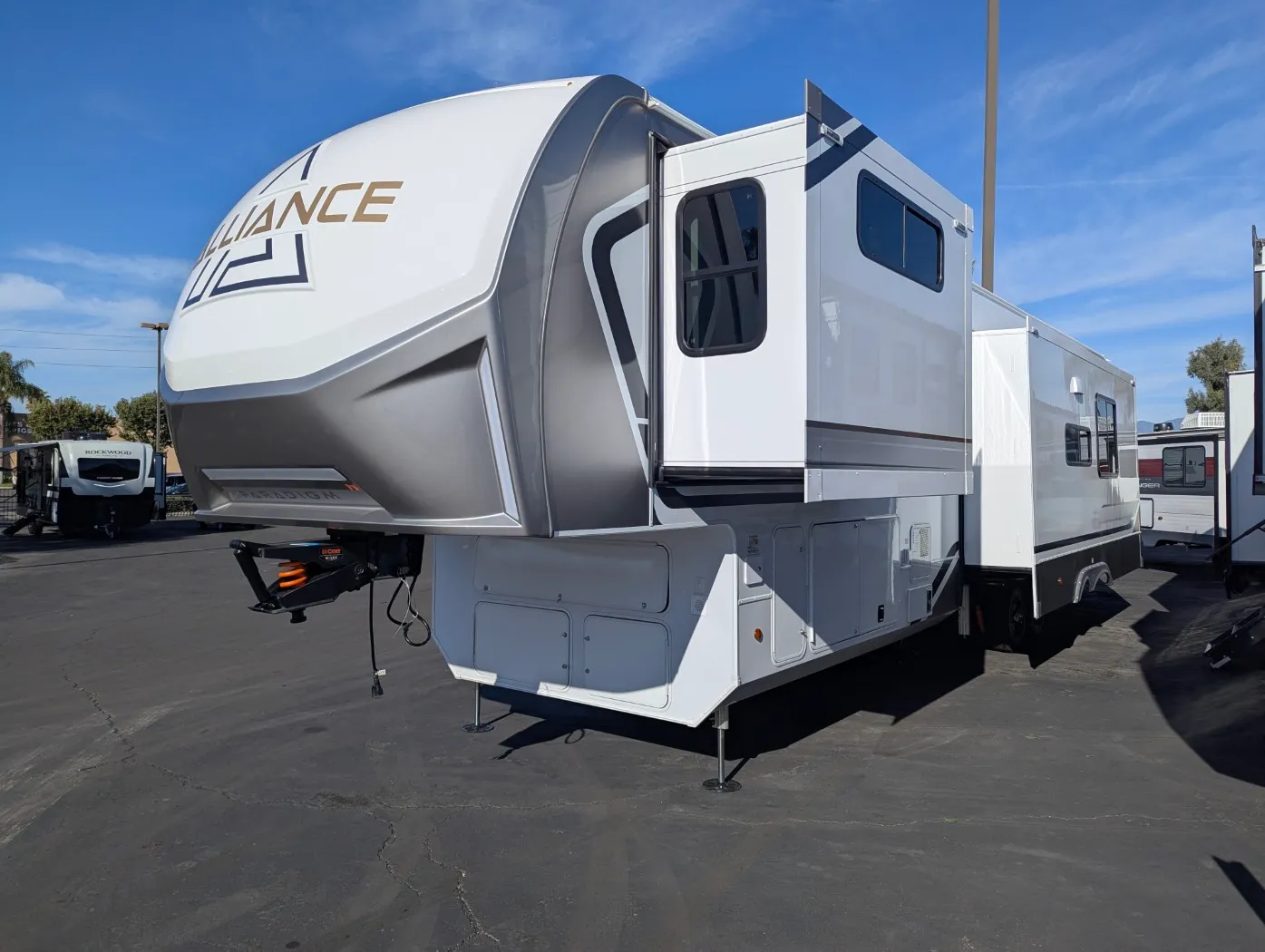 2026 Alliance RV Paradigm 388SP - Photo 4