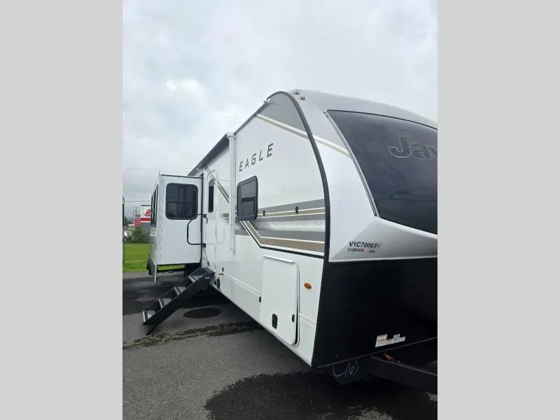 2027 Jayco Eagle 312BHOK - Photo 2