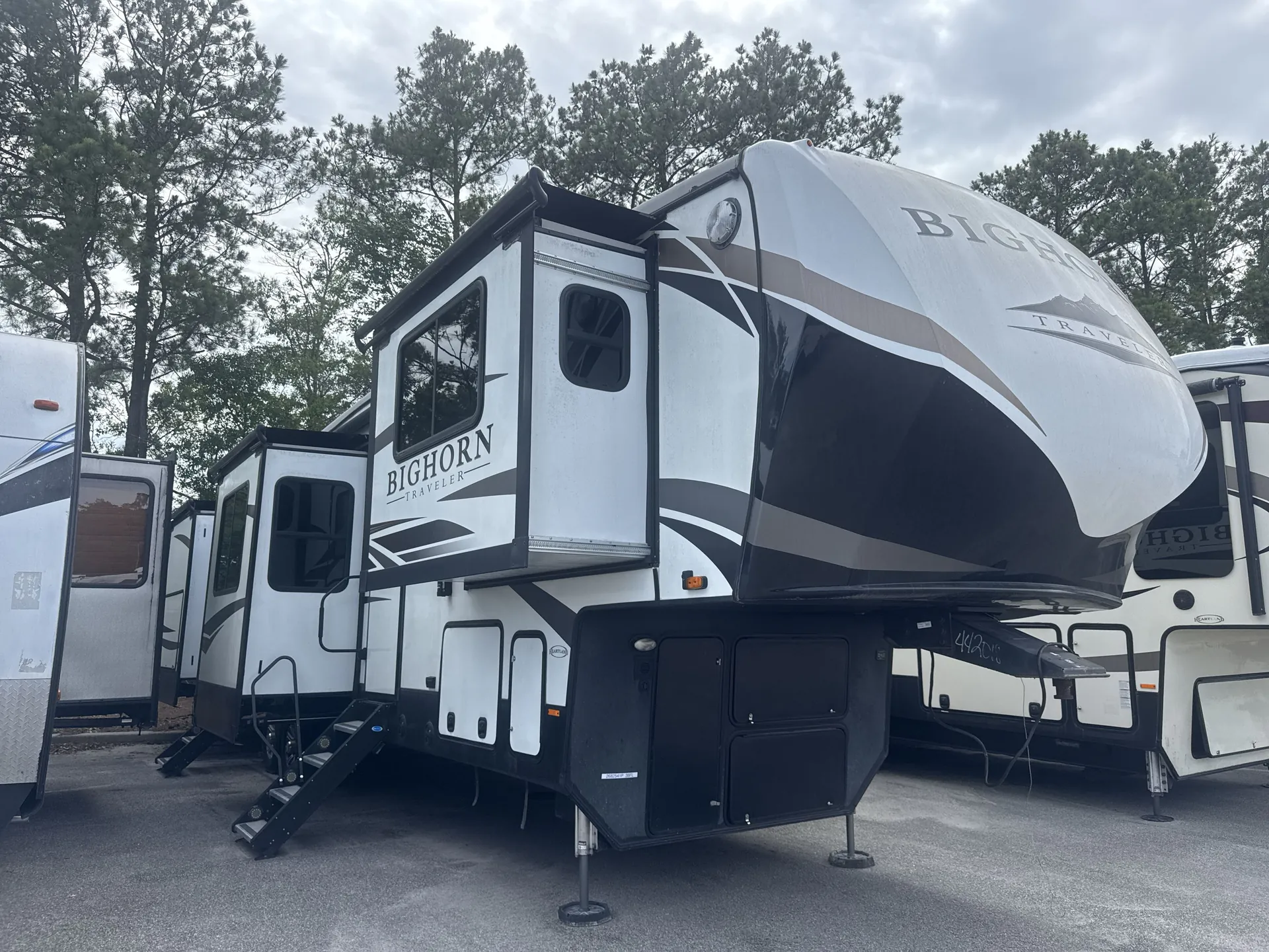2021 Heartland Bighorn Traveler 38FL - Photo 2