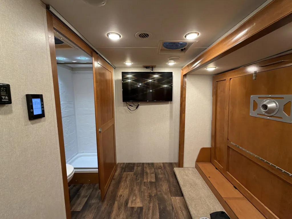 2019 Tiffin Wayfarer 24 FW, Photos photo 14