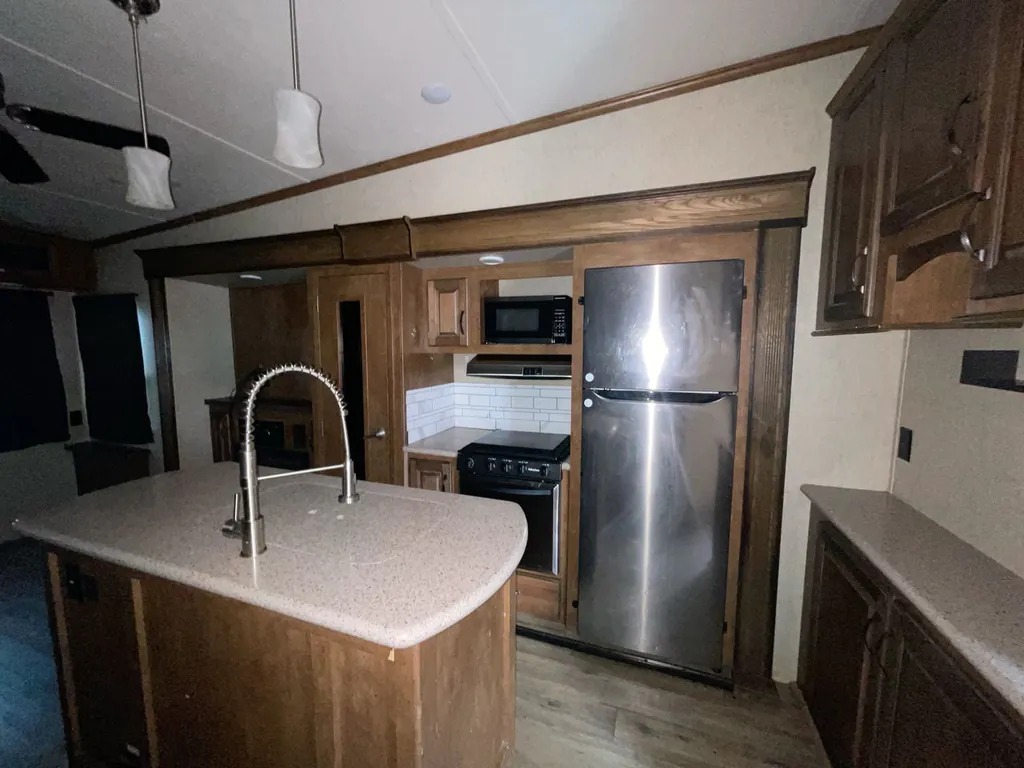 2017 Forest River Sabre 365MB, Photos photo 3