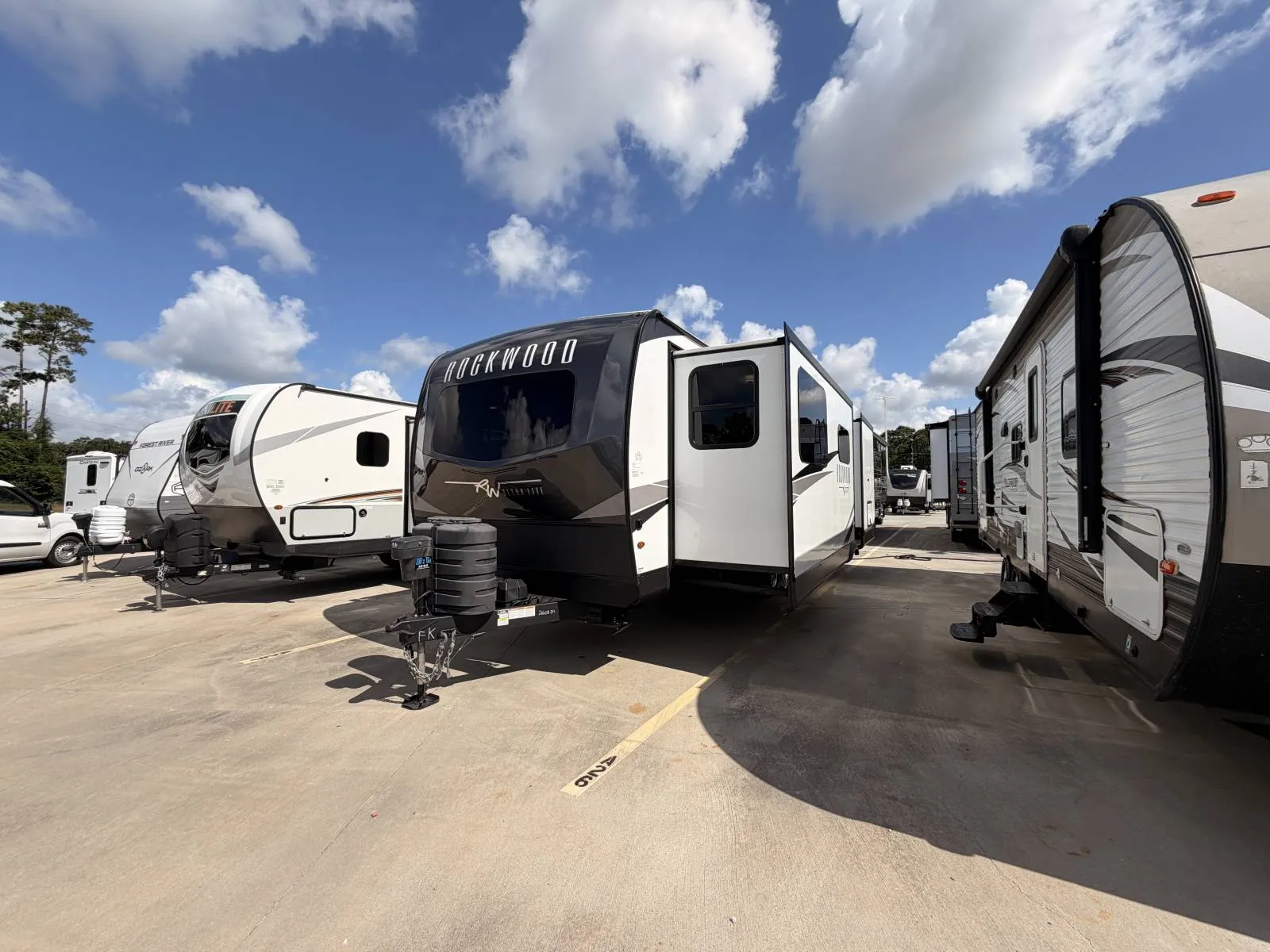 2025 Forest River Rockwood Ultra Lite 2608BS - Photo 2