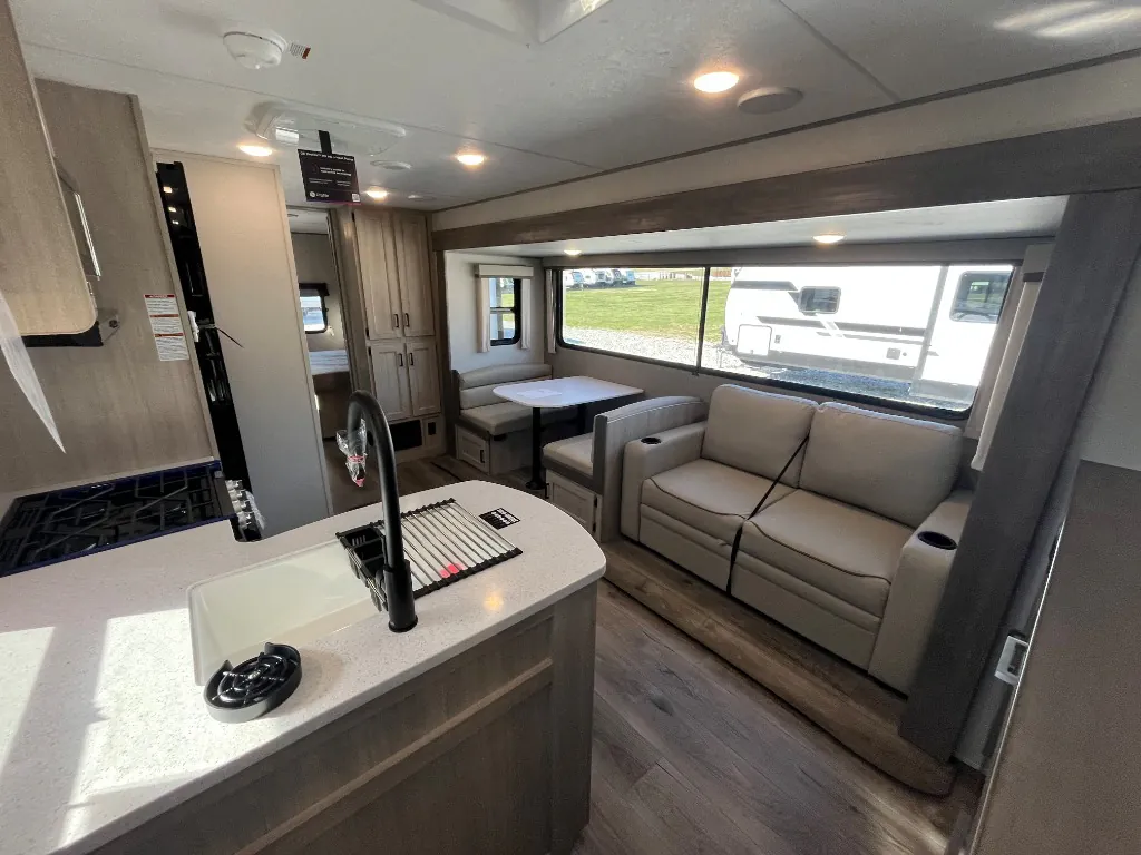 2026 Coachmen Catalina Legacy Edition 343BHTS (2 Queen Beds), Photos photo 17