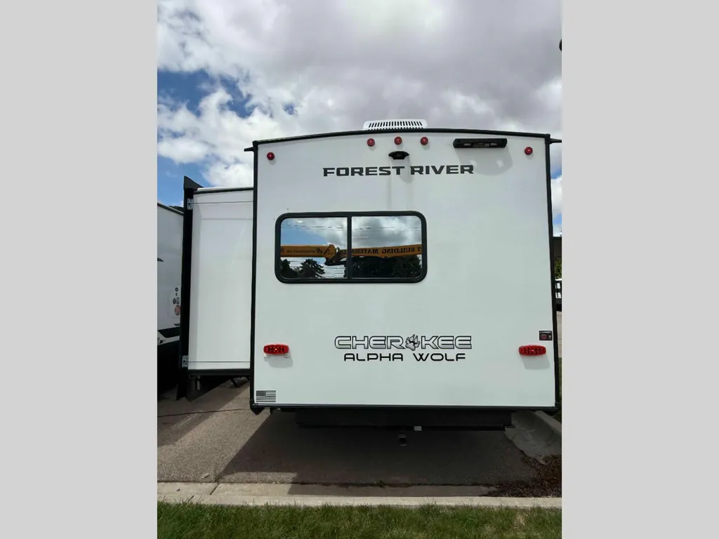 2026 Forest River Cherokee Alpha Wolf 33BH, Photos photo 6
