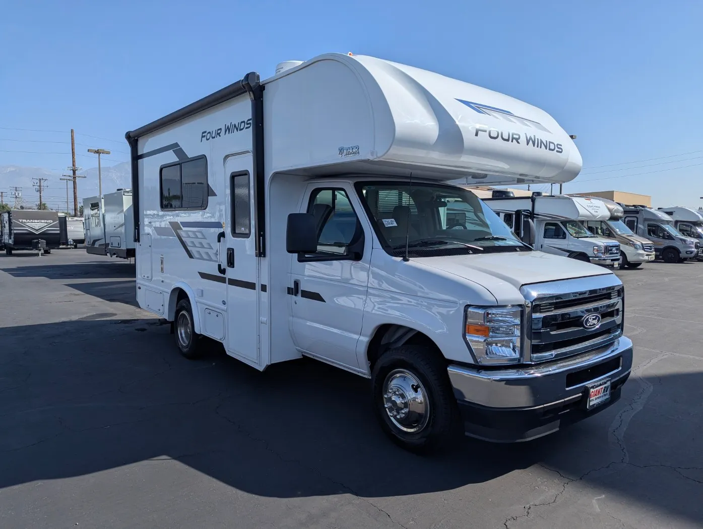 2026 Thor Motor Coach Four Winds 19X - Photo 2