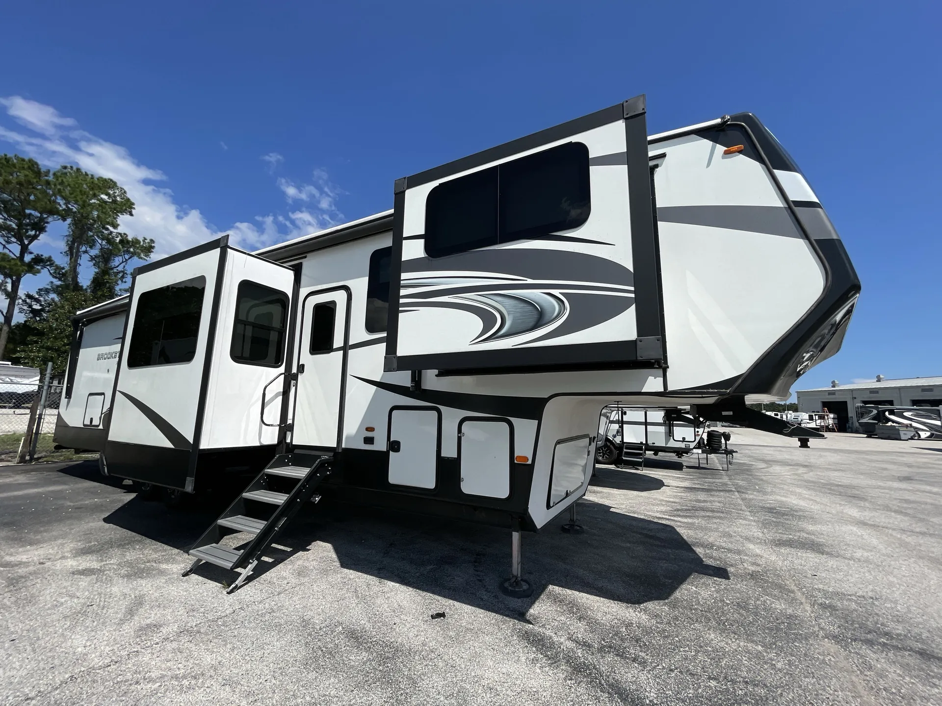 2021 Coachmen Brookstone 344FL - Photo 2