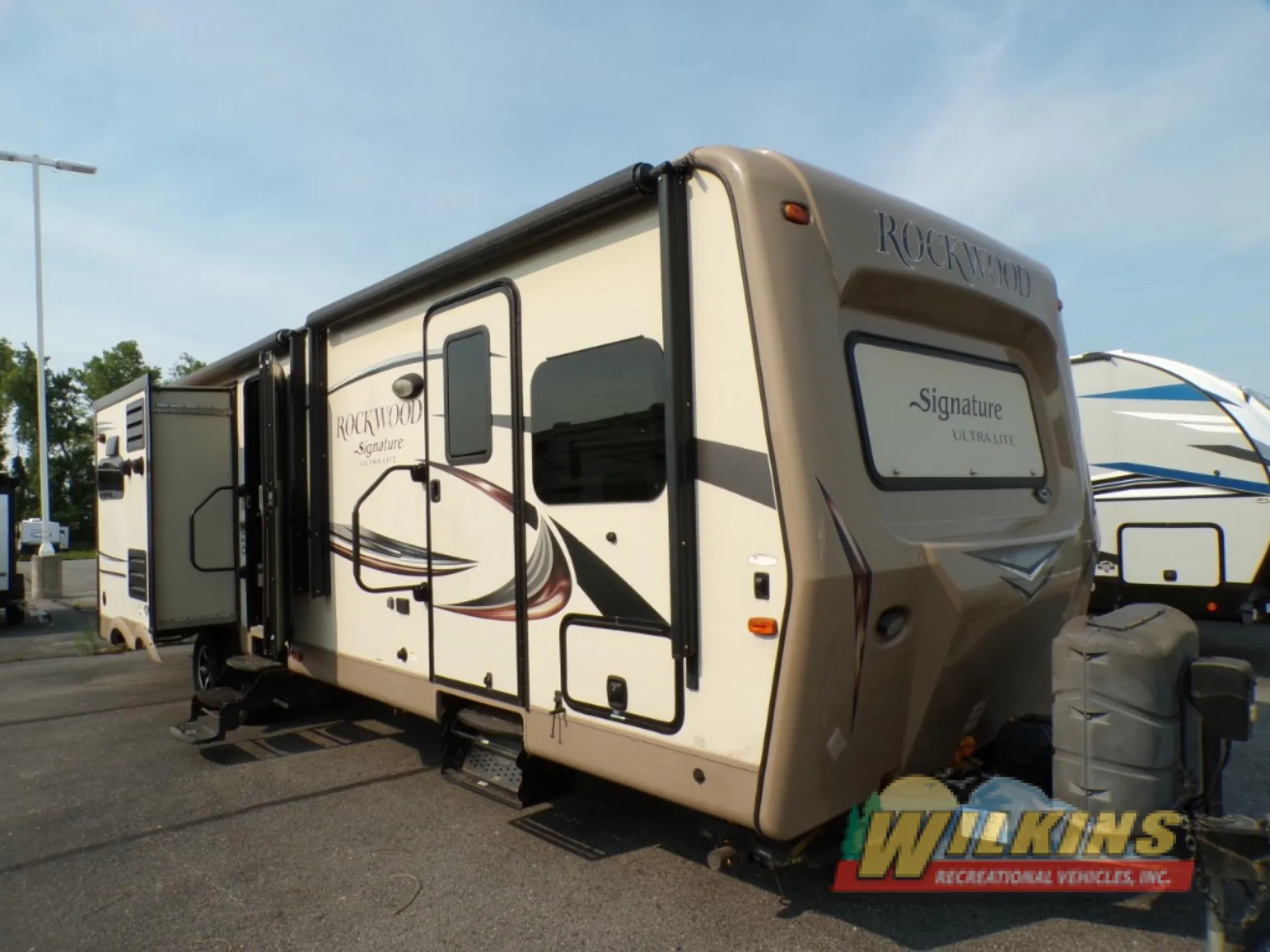 2016 Forest River Rockwood Signature Ultra Lite 8327SS - Photo 2