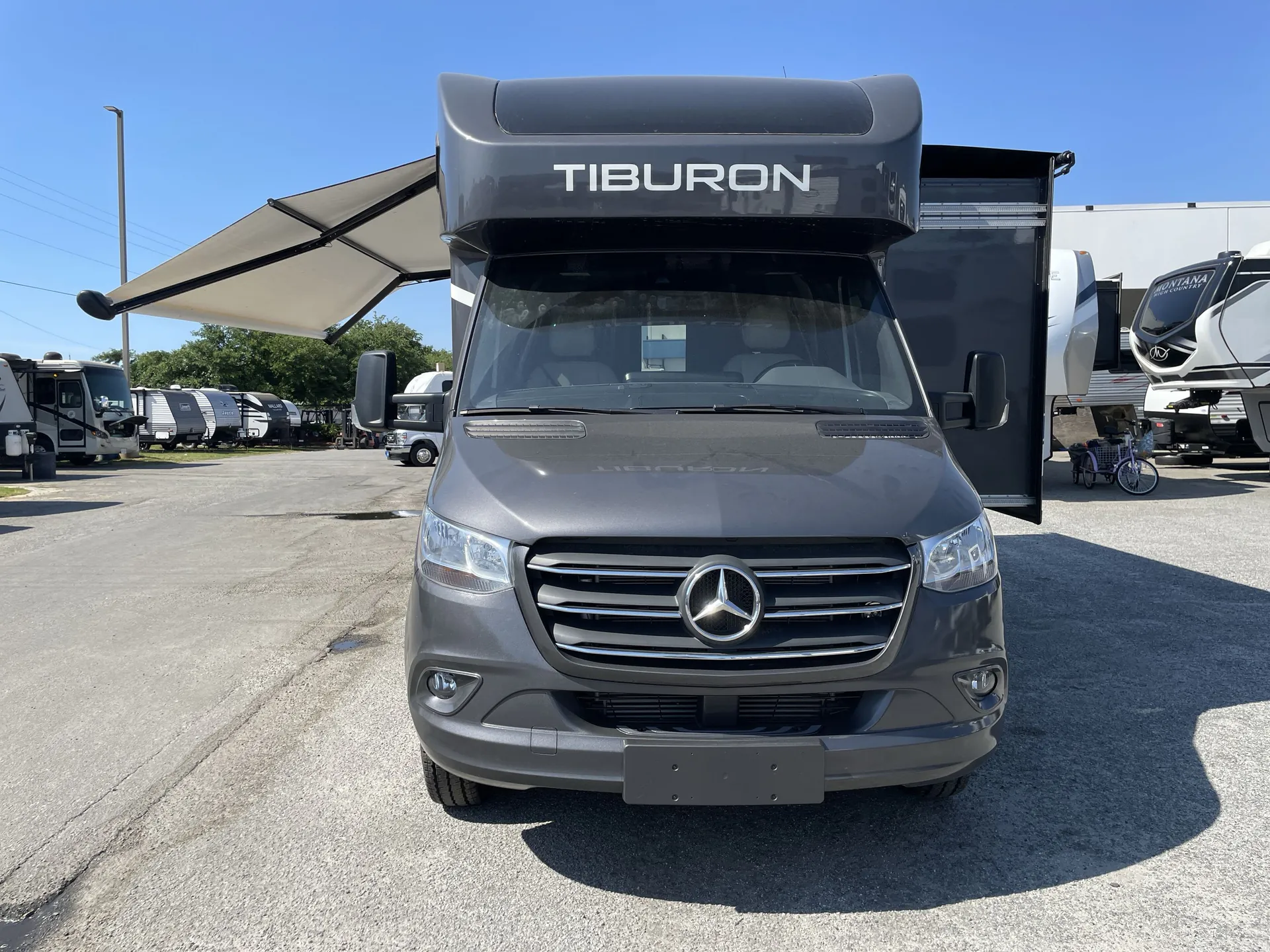 2023 Thor Motor Coach Tiburon 24TT — front