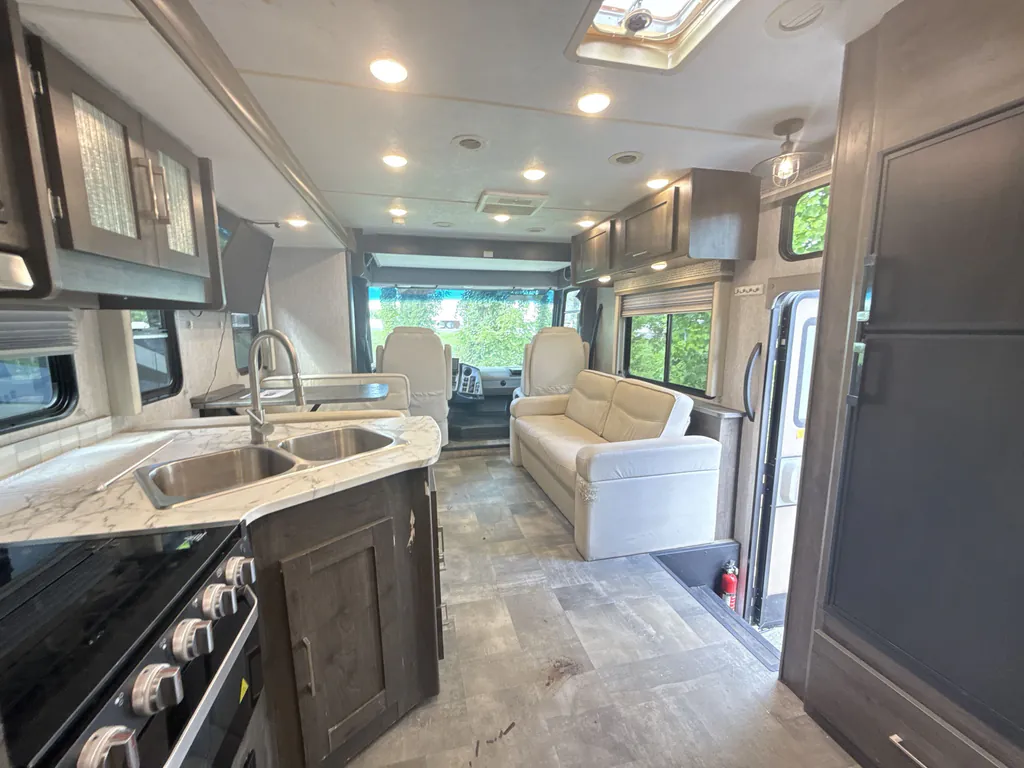 2022 Coachmen Pursuit 31BH, Photos photo 3