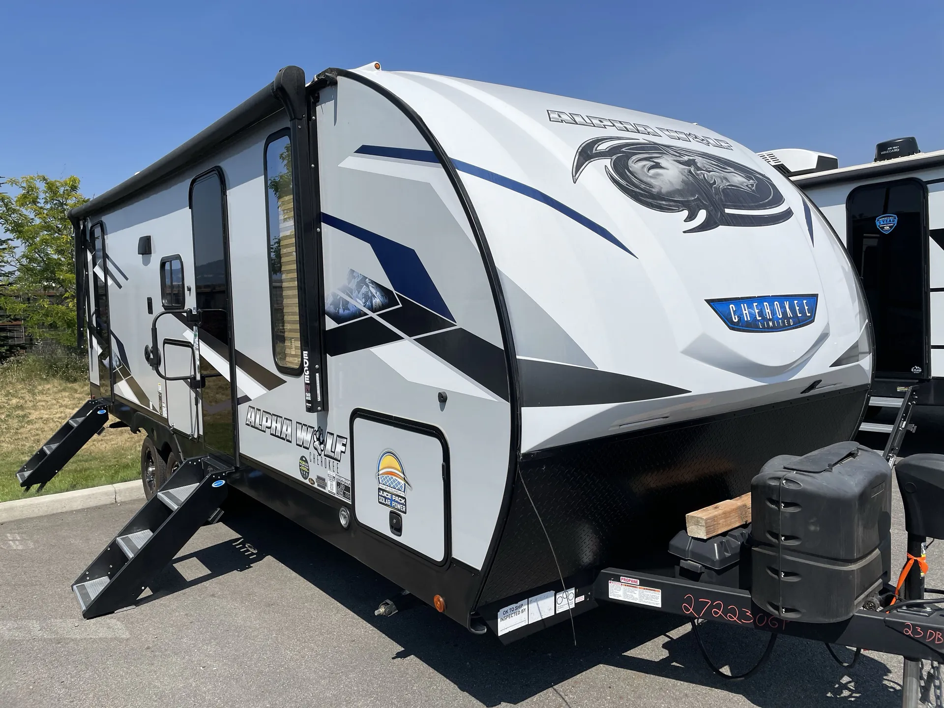 2023 Forest River Cherokee Alpha Wolf 23DBH-L - Photo 2
