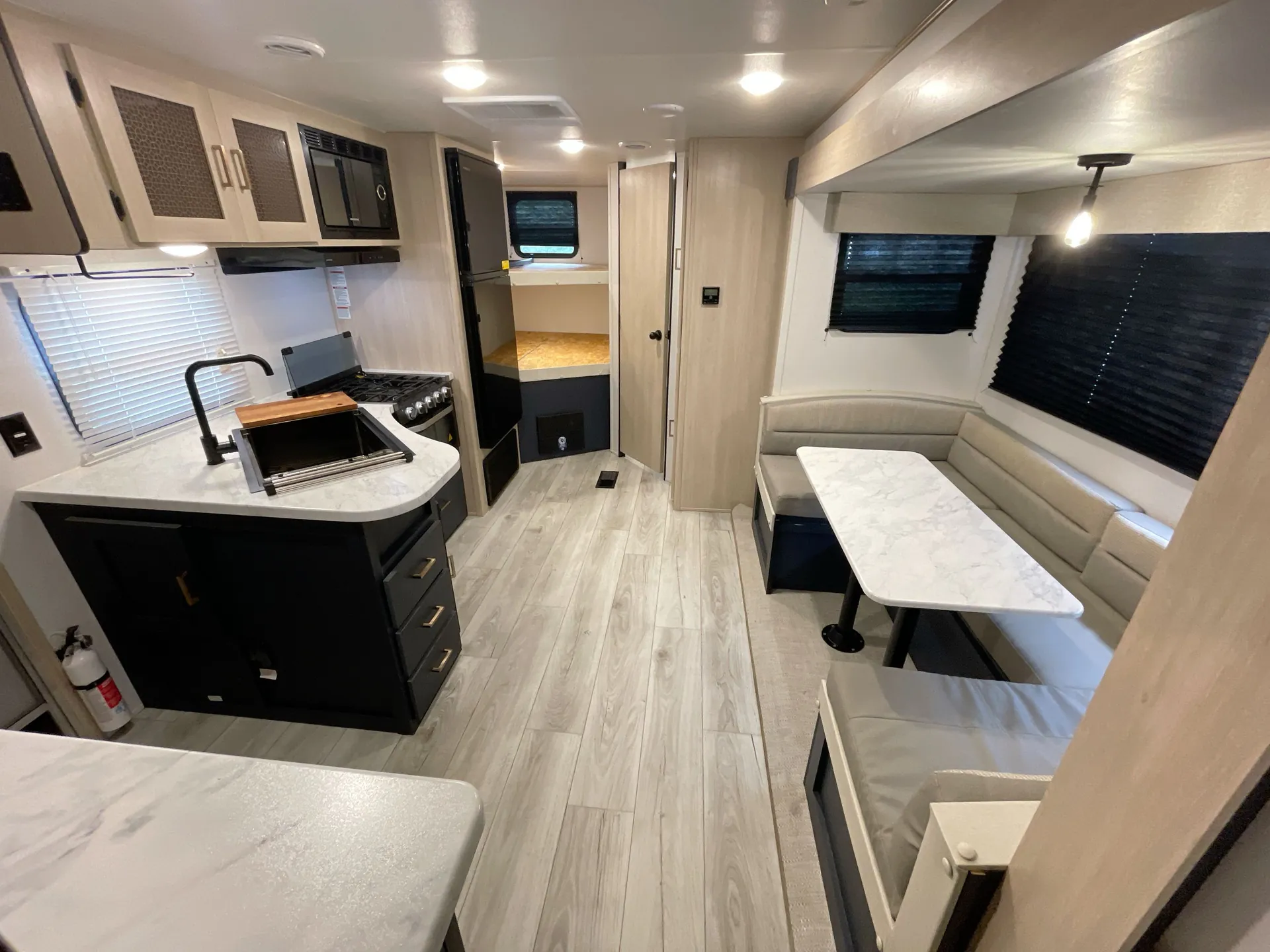 2024 Prime Time Avenger 24BHSLE — cabinet