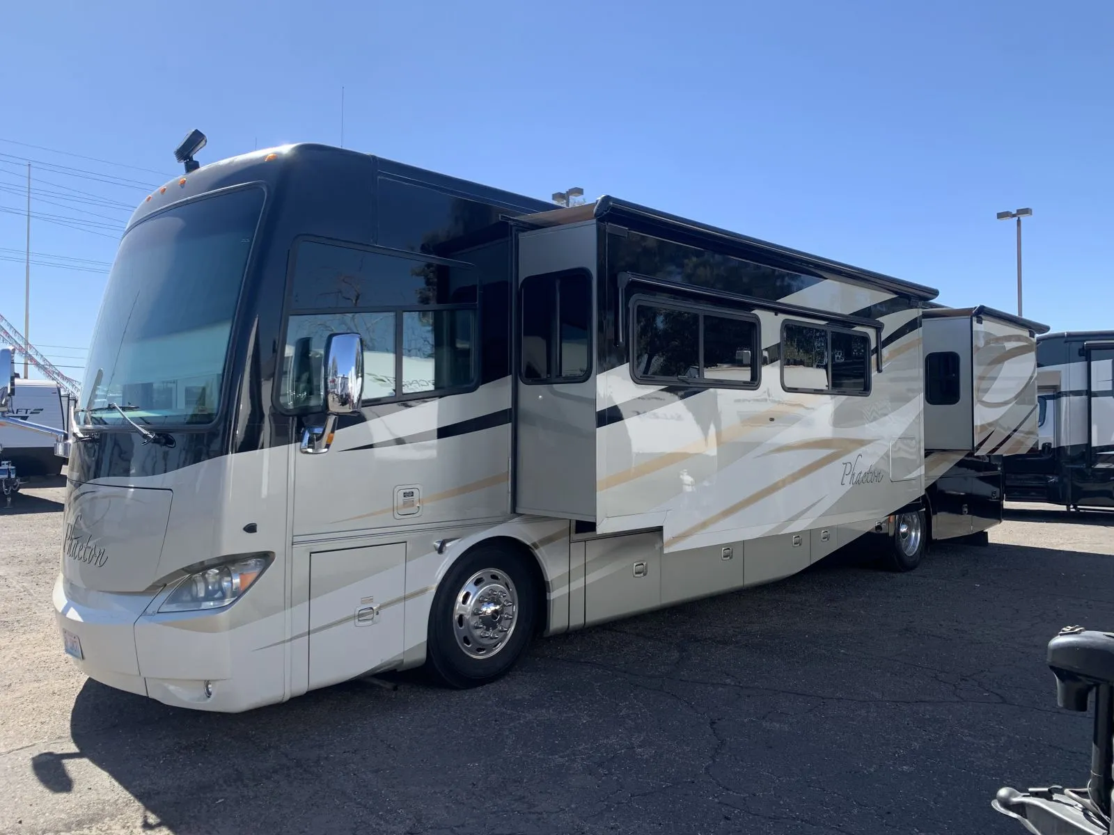 2011 Tiffin Phaeton 40QTH - Photo 3