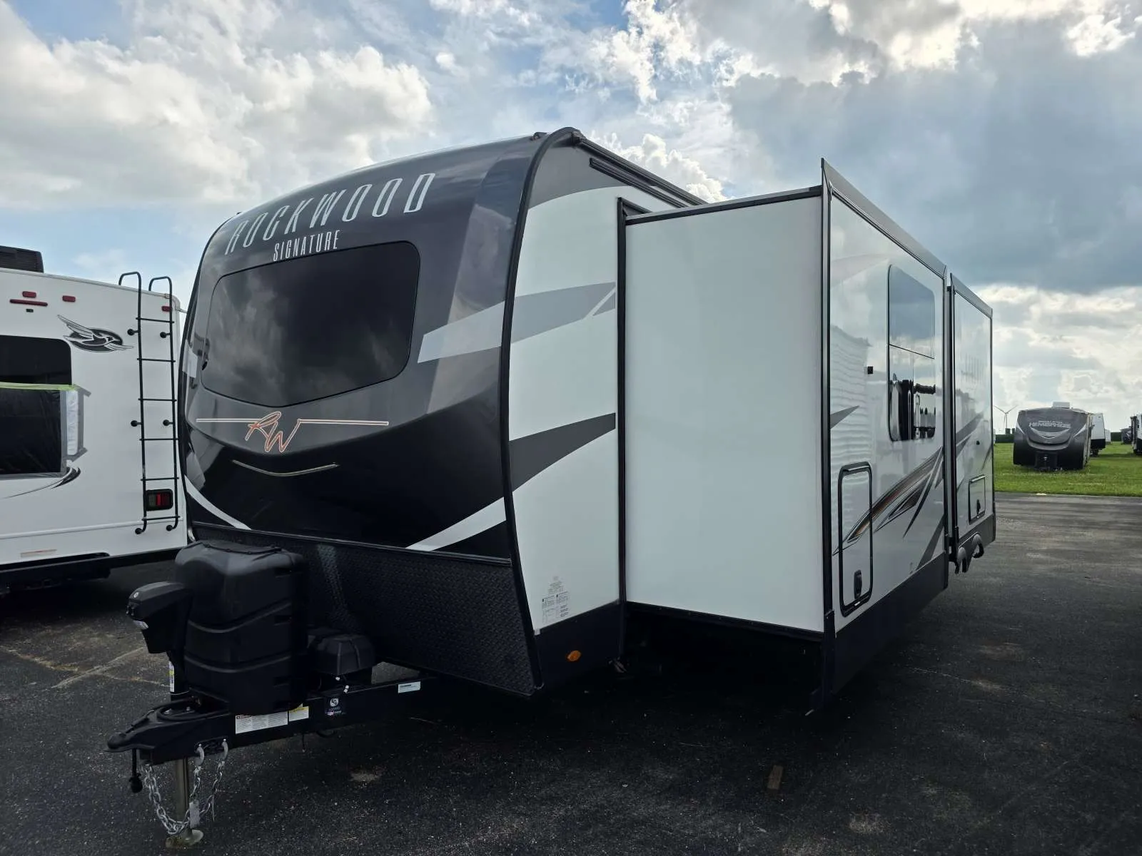 2021 Forest River Rockwood Signature 8263MBR - Photo 4