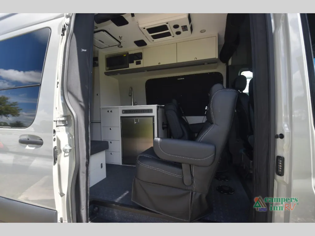 2023 Outside Van Approach 170, Photos photo 12