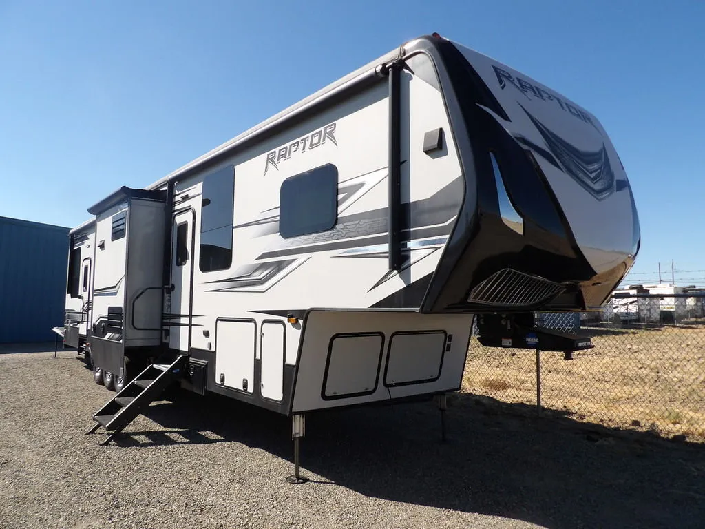 2018 Keystone Raptor 426 - Photo 2