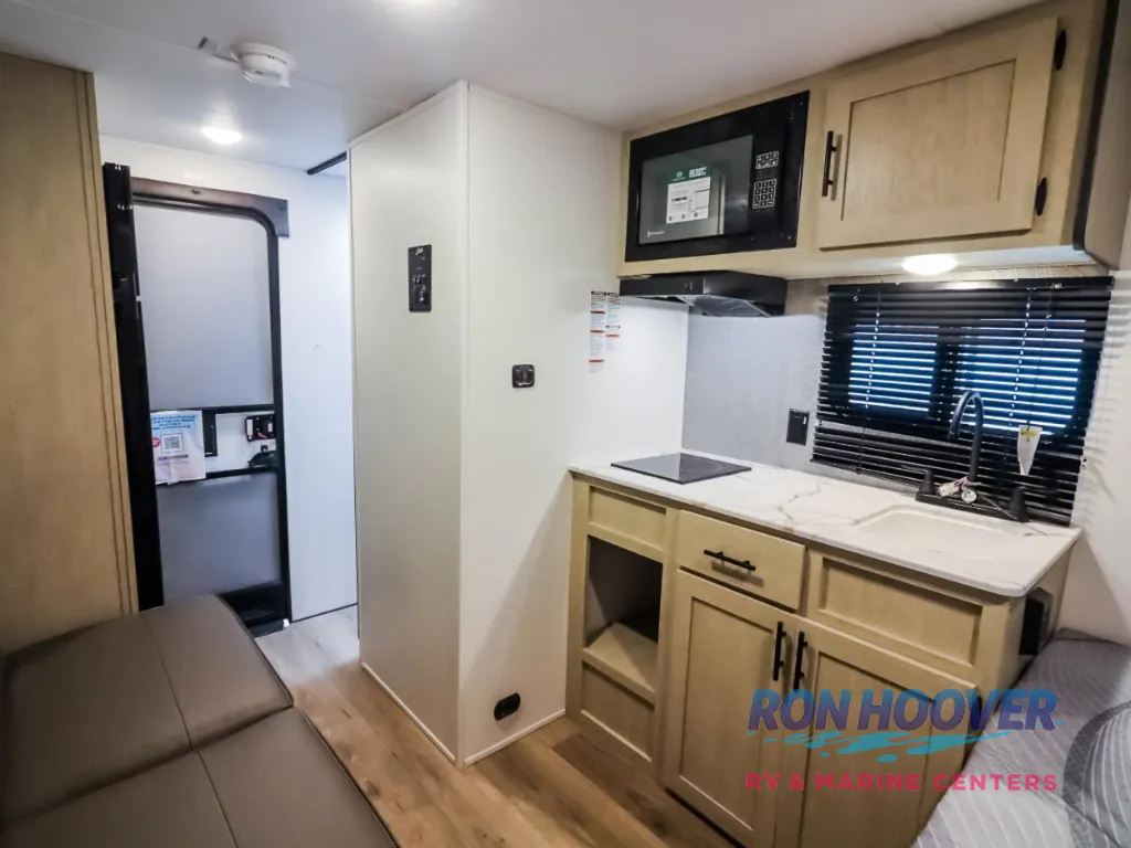 2026 Shasta Compact 17LB, Photos photo 8