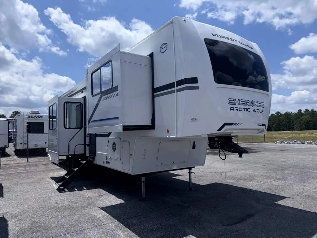 2026 Forest River Cherokee Arctic Wolf 3950SUITE - Photo 2