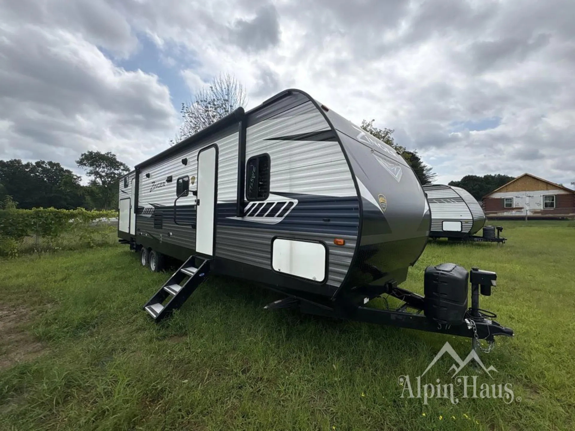 2020 CrossRoads Zinger 328SB - Photo 2
