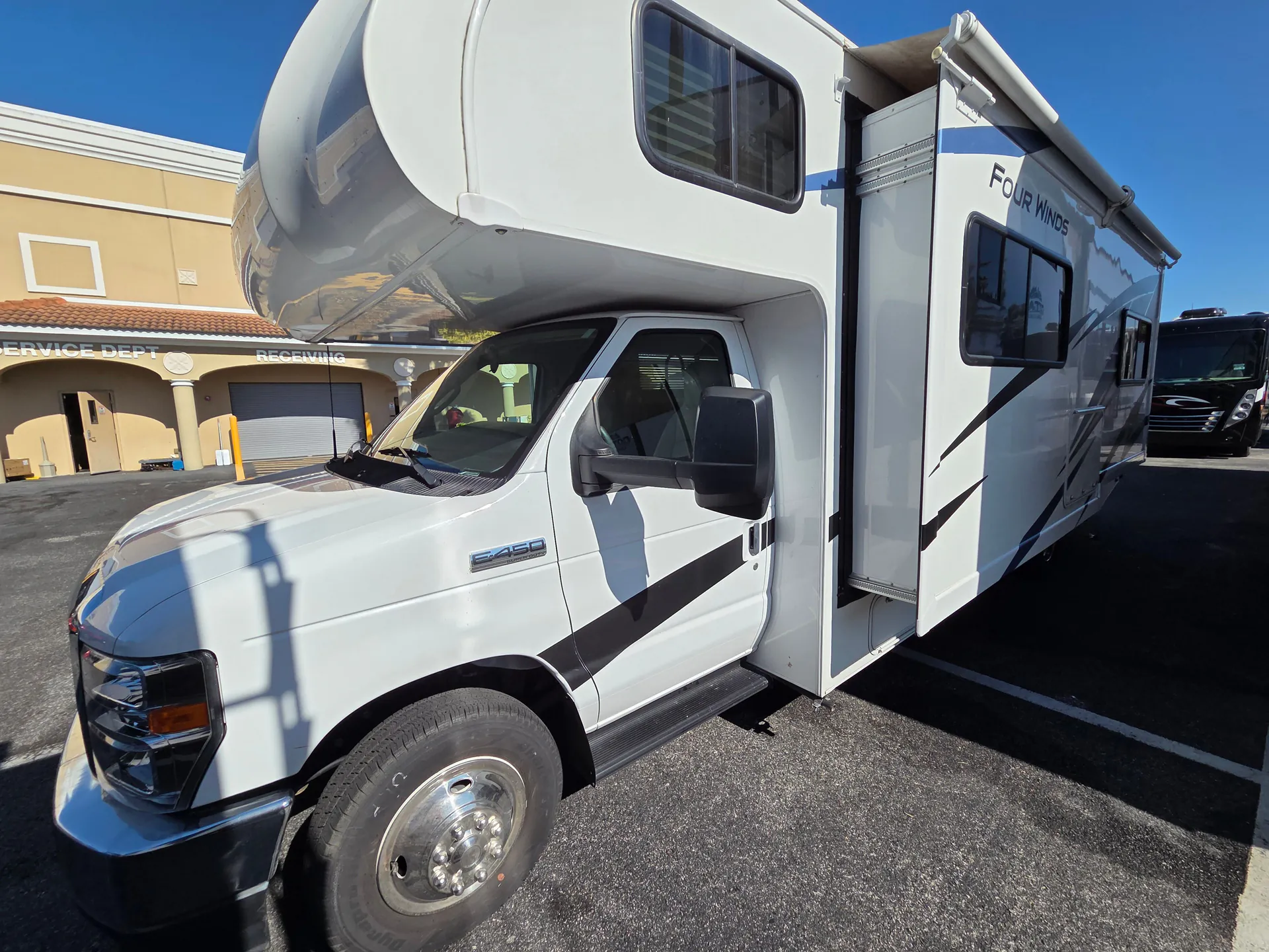 2024 Thor Motor Coach Four Winds 27P - Photo 3