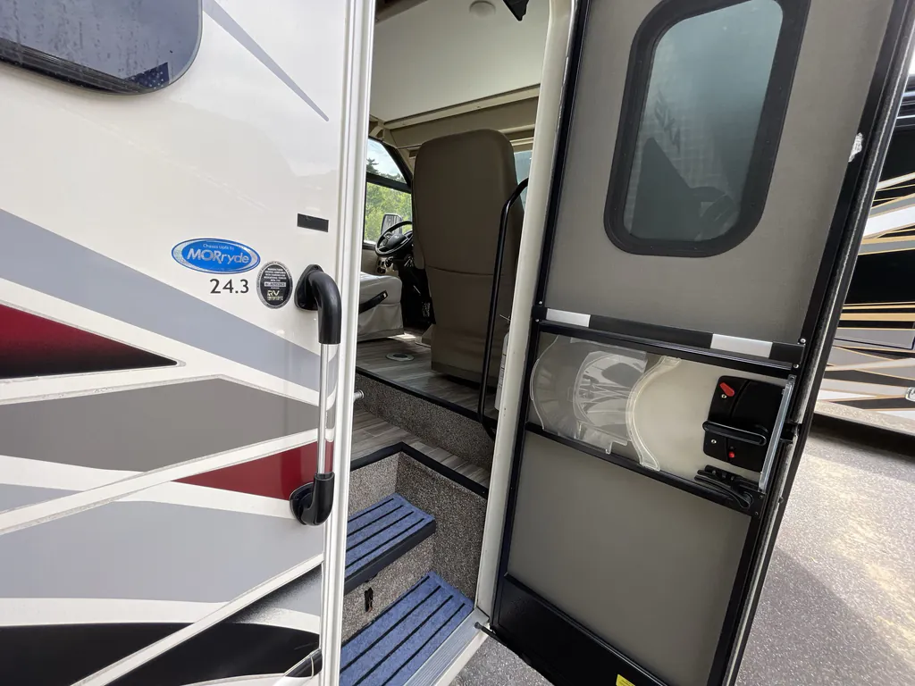 2022 Thor Motor Coach Axis 24.3, Photos photo 15