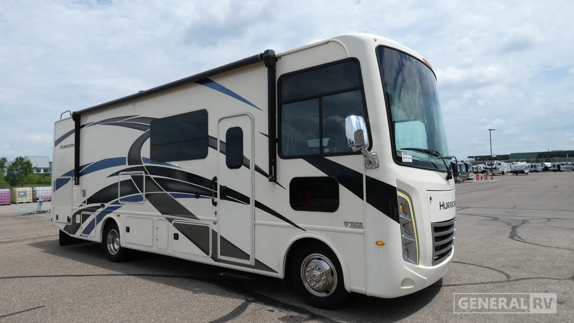 2022 Thor Motor Coach Hurricane 29M - Photo 2