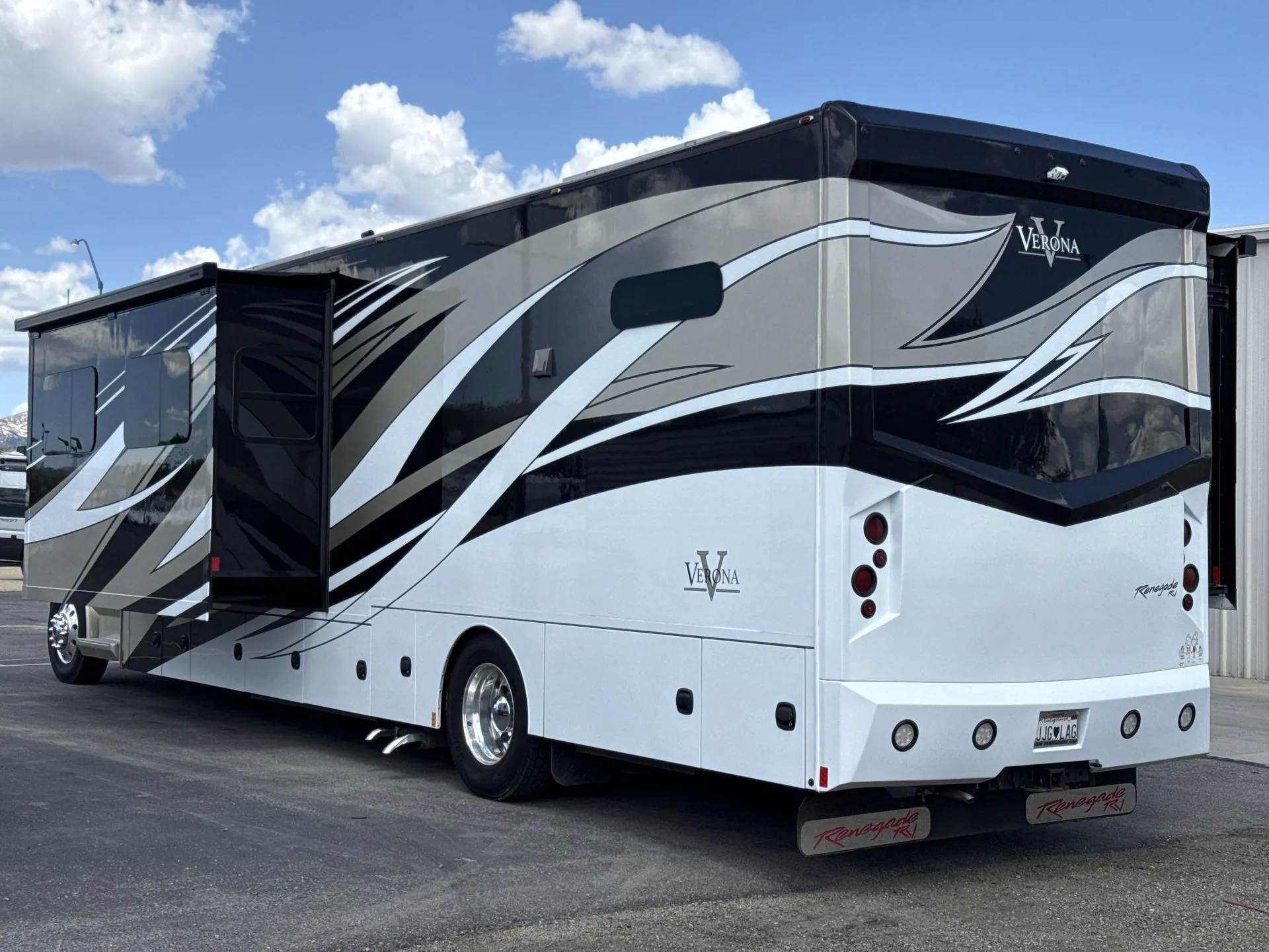 2023 Renegade RV Verona 40VBH - Photo 4