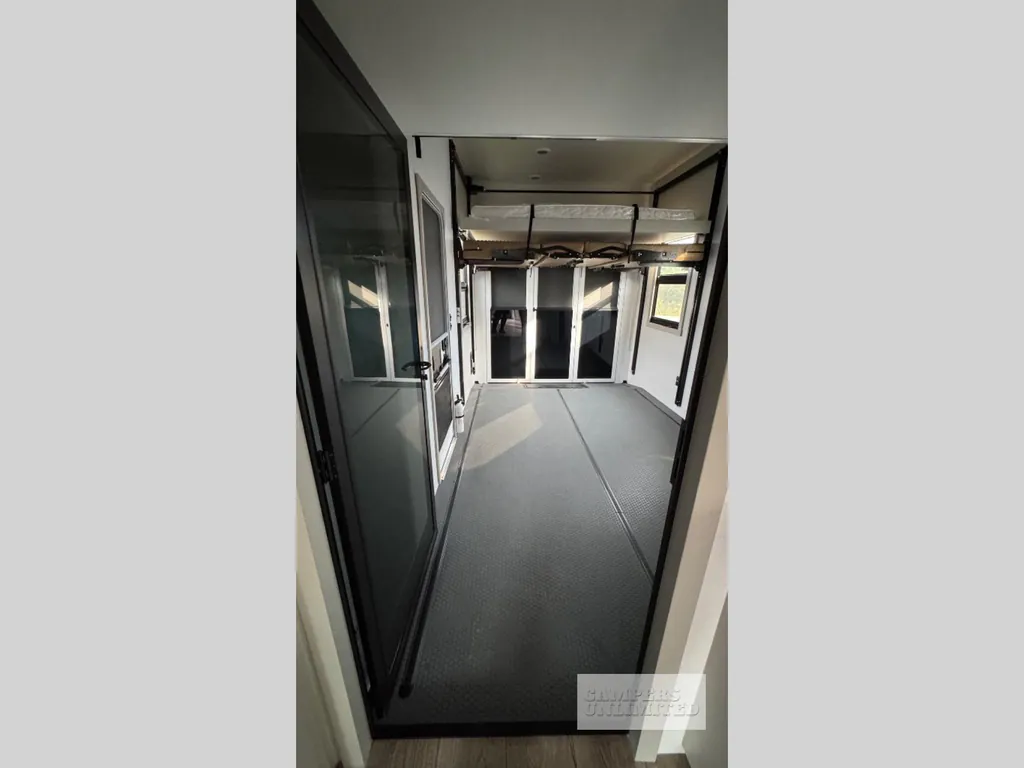 2026 Brinkley Model G 3950, Photos photo 15