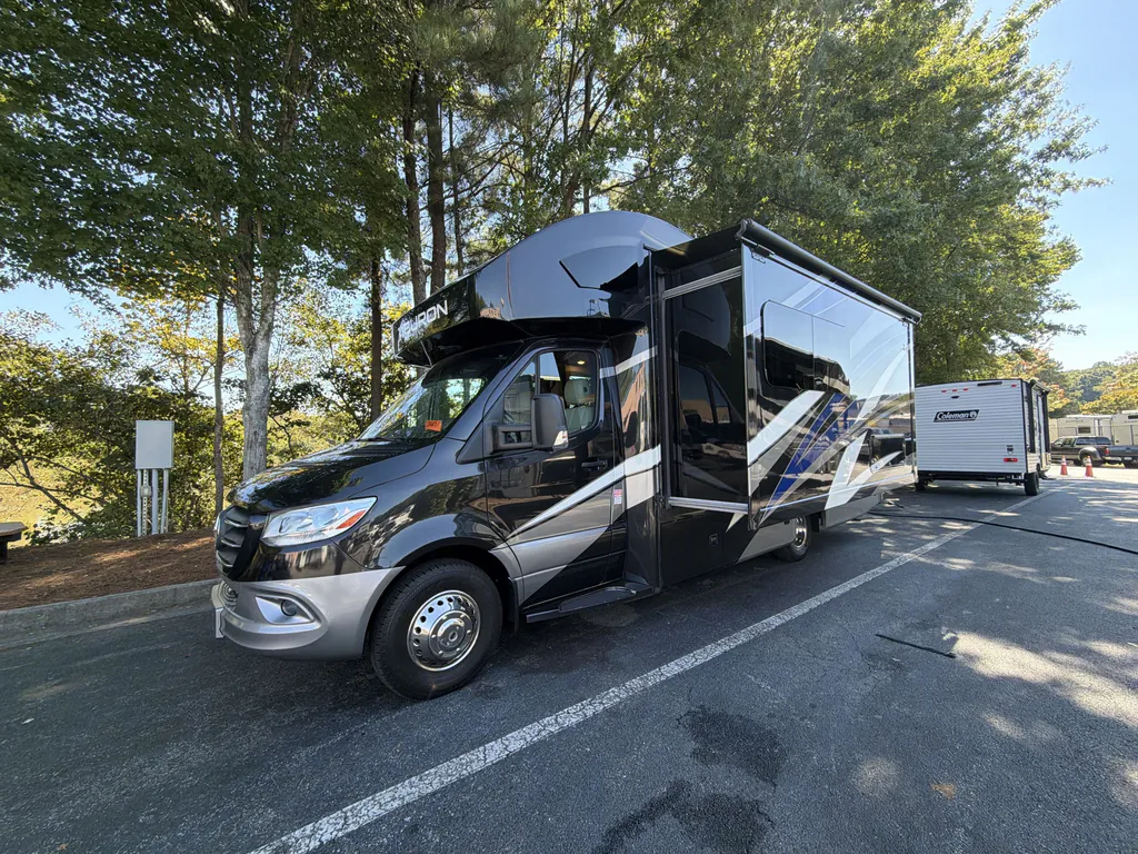 2021 Thor Motor Coach Tiburon 24FB, Photos photo 5