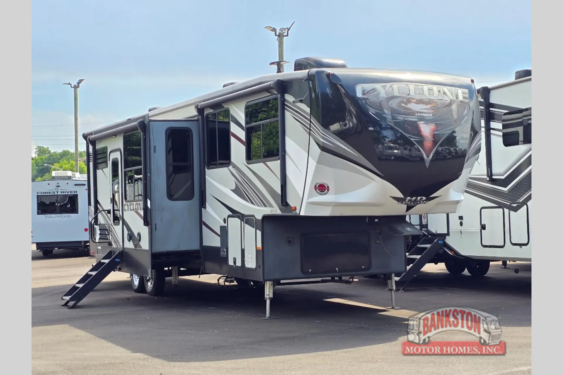 2019 Heartland Cyclone 3600 - Photo 2