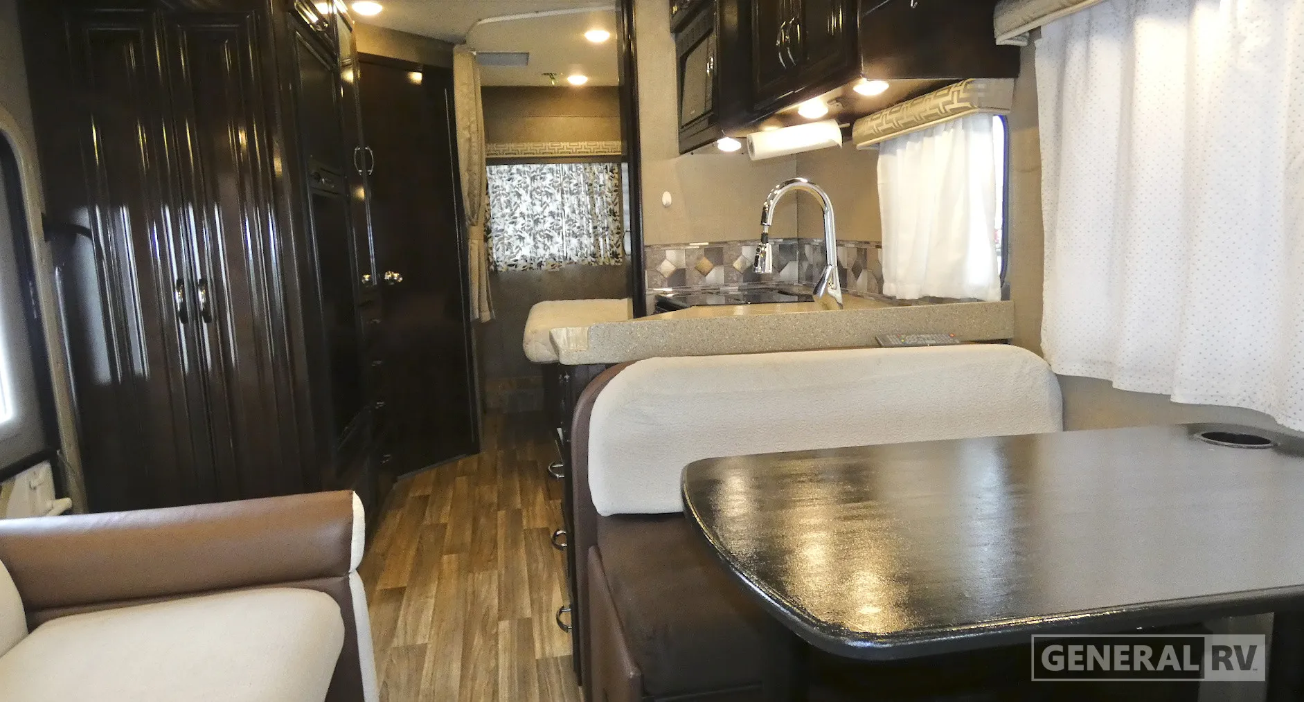 2018 Thor Motor Coach Quantum RS26 - Photo 3