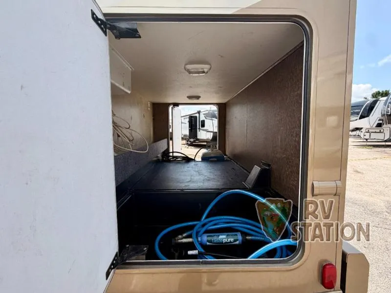 2013 Thor Motor Coach ACE Used    29 2 - Photo 3